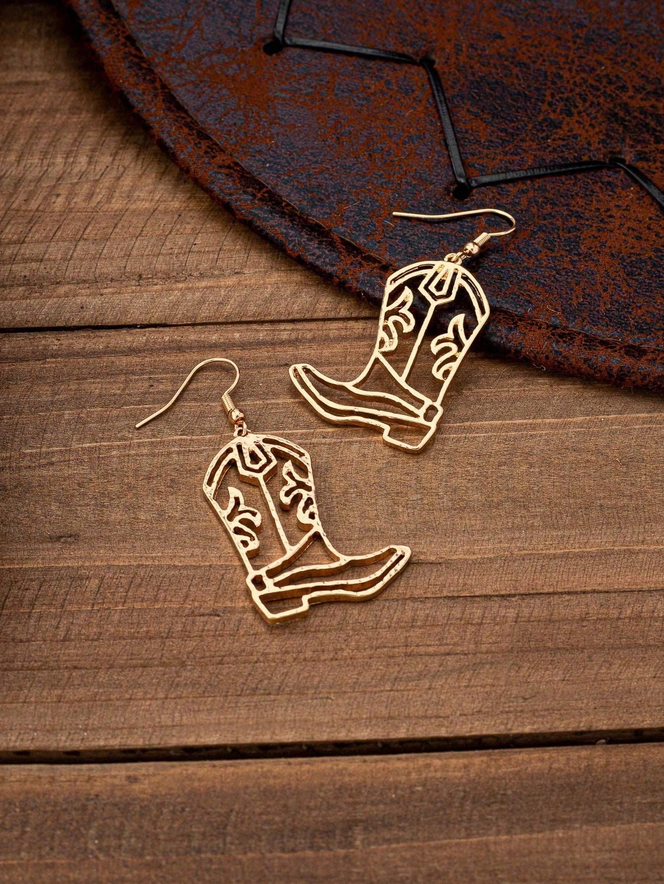 http___img.ltwebstatic.com_images3_spmp_2025_01_07_15_1736218491de8f079b9a76b4c9cdefccada6c4c033 1 Pair Western Cowboy Style Hollow Floral Print Cowgirl Boots, Versatile And Fashion Forward Earrings For Women - Image 1