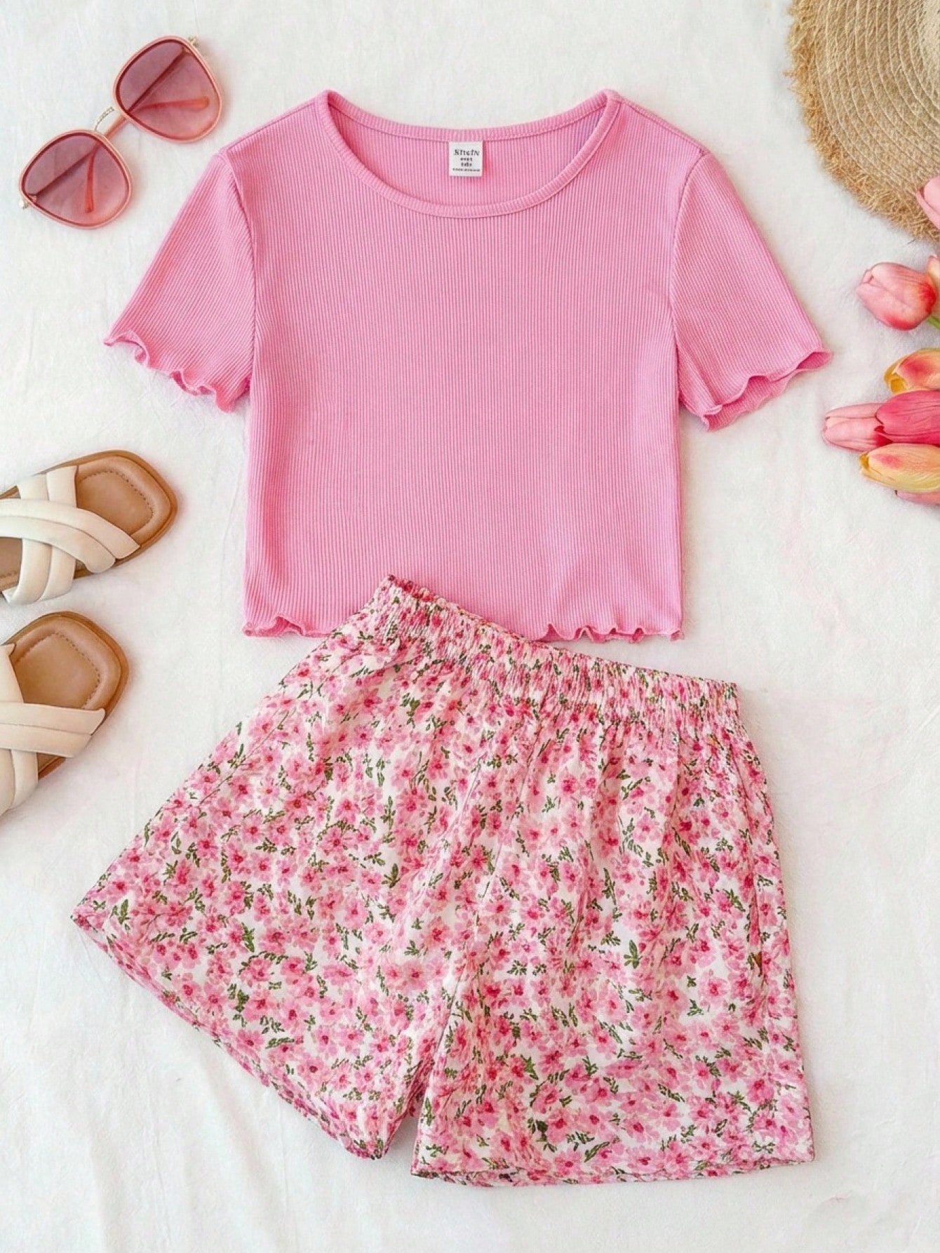 http___img.ltwebstatic.com_v4_j_pi_2026_03_12_e3_1773304515ae51923fd70ffee60f72dcf836dc95c6 Tween Girls Ditsy Floral T-Shirt & Shorts Co-Ord Set, Casual Vacation Round Neck Short Sleeve Ribbed Knit Top And Patterned Shorts, Suitable For Daily Wear And Beach Holiday Cute Short Sets Pink Outfit For Girls Summer Summer Sets For Girl Spring Set For Girls Pink Teen Girl Clothes 2 Pc Set Summer Outfits For Girls Cute Girl Outfit Spring Outfits For Girls Girl Outfit Sets Summer - Image 1