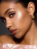 SHEGLAM Light Me Up Luminous Setting Spray Brand Beauty Makeup Face Paint Cosmetic For Women Girls Perfect For Spring Summer Ideal For Y2K Fancy Fashion Suitable For Birthday Mother'S Day Gift Rave Party Ready Best Color - Image 2