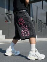 Manfinity EMRG Men's Casual Street Style Embroidered Black Wide Leg Denim Shorts - Image 2